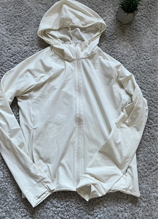 Vest coupe vent blanche, marque: Uniqlo, état: Neuf avec étiquette, taille: XS / 34 / 6, 20,00 €, 21,70 € Protection acheteurs incluse