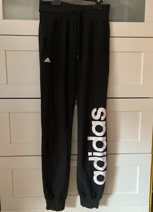 Pantalón chándal negro de Adidas, merk: adidas, staat: Heel goed, maat: XXS / 32 / 4, € 11,00, € 12,25 inclusief Kopersbescherming