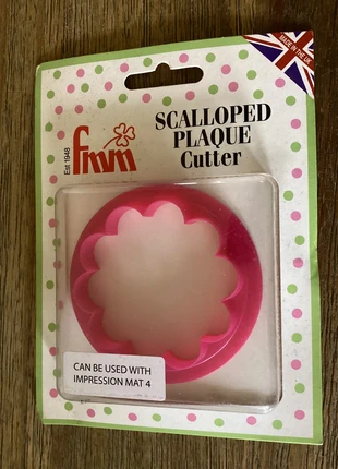 Uitsteker Scalloped Plaque, merk: FMM, staat: Nieuw met prijskaartje, € 2,50, € 3,33 inclusief Kopersbescherming