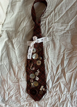 Zelfgemaakt das met knopen en kralen, merk: Unique, staat: Heel goed, € 20,00, € 21,70 inclusief Kopersbescherming