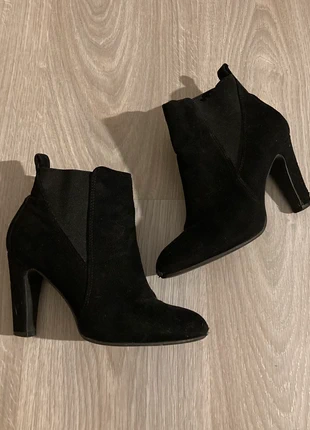 Bottine noir en daim, marque: Gémo, état: Bon état, taille: 36, 3,00 €, 3,85 € Protection acheteurs incluse