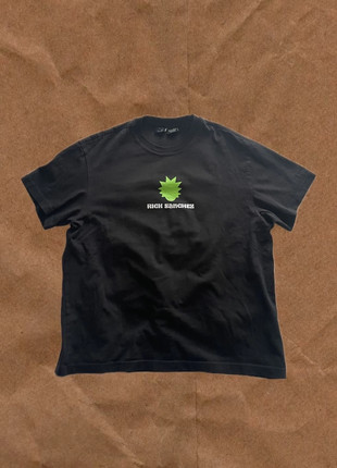 Rick And Morty Inspired Black T-Shirt with Y2K Graphic on the Back, marque: Bershka, état: Très bon état, taille: S, 5,00 €, 5,95 € Protection acheteurs incluse