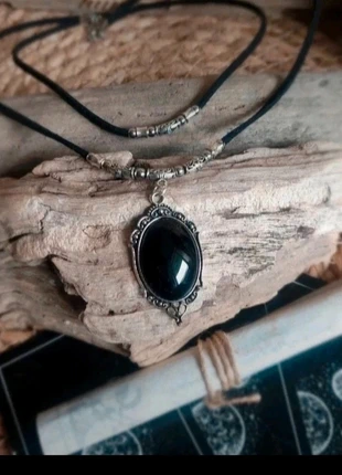 Collier boho- mystique double rangs, grand
camée obsidienne synthétique, marque: Maison, état: Très bon état, 8,00 €, 9,10 € Protection acheteurs (Pro) incluse