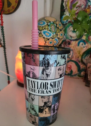 Vaso Taylor Swift con tapa y pajita, marque: Taylor Swift, état: Très bon état, 7,00 €, 8,05 € Protection acheteurs incluse