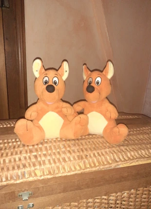 2 Peluches kangourous, brand: Walibi, condizioni: Ottime, taglia: 9-12 mesi / 74 cm, €3.00, €3.85 include la Protezione acquisti