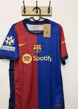 Maillot de foot Barça, marca: Nike, estado: Novo com etiquetas, tamanho: M, €15.00, €16.45 inclui Proteção do Comprador