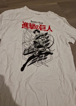 T-shirt attack on titan, marque: Yu-Gi-Oh!, état: Très bon état, taille: S, 4,00 €, 4,90 € Protection acheteurs incluse