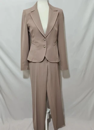 Tailleur veste et pantalon fluide taupe rosé des années 90-2000, marque: Chantal Rosner, état: Très bon état, taille: M / 38 / 10, 22,00 €, 23,80 € Protection acheteurs (Pro) incluse