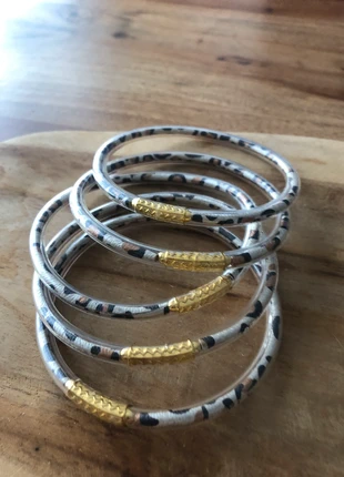 5 bracelets joncs bouddhistes (léopard), marke: Boutique indépendante, zustand: Neu, 12,00 €, 13,30 € inklusive Vinted-Käuferschutz