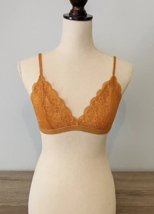 Bralette triangle en dentelle orangée, marca: Triangle, estado: Muy bueno, tamaño: S, 10,00 €, 11,20 € Protección al comprador incluida