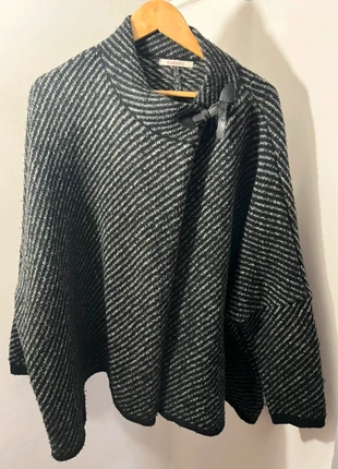 Cape / Poncho Camaïeu à motif chevron – Taille unique, merk: Camaïeu, staat: Heel goed, maat: Universele maat, € 5,00, € 5,95 inclusief Kopersbescherming