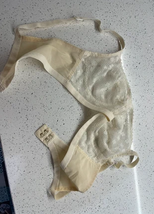 Reggiseno di merletto pizzo vintage 1990’s, merk: Vintage Love, staat: Heel goed, maat: 80B, € 8,00, € 9,10 inclusief Kopersbescherming