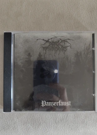 Dark Throne Panzerfaust, staat: Heel goed, € 11,00, € 12,25 inclusief Kopersbescherming