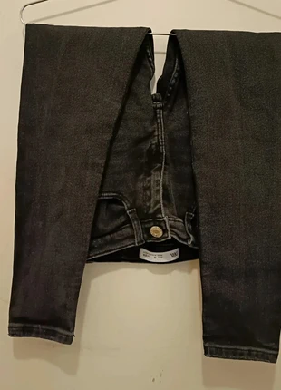 Jean Zara noir slim, marque: Zara, état: Très bon état, taille: XXXS / 30 / 2, 14,00 €, 15,40 € Protection acheteurs incluse