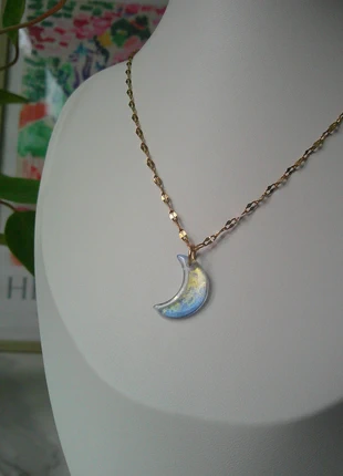 Collier lune irisée 🌟 Résine & acier inoxydable, estado: Muito bom, €6.00, €7.00 inclui Proteção do Comprador Pro