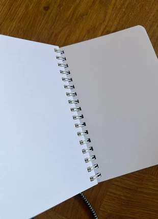 Quaderno Pantone, merk: Pantone, staat: Als nieuw, € 2,50, € 3,33 inclusief Kopersbescherming