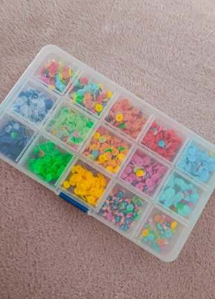 Lot de perles avec boîte de rangement, merk: Inconnu, staat: Heel goed, maat: Universeel, € 1,50, € 2,28 inclusief Kopersbescherming