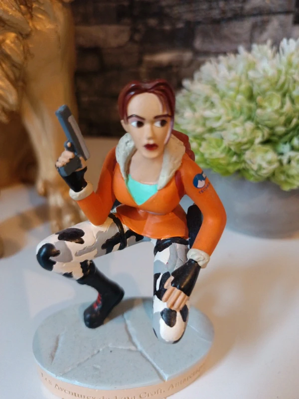 Figurine tomb raider - photo numéro 2