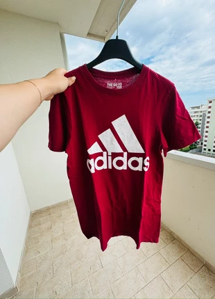 T-shirt Adidas Bordeaux – S, marque: adidas, état: Très bon état, taille: S, 12,00 €, 13,30 € Protection acheteurs incluse