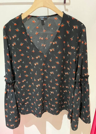 Blouse Kiabi Noir fleurs rouge Goth prom, marque: Kiabi, état: Satisfaisant, taille: XL / 42 / 14, 2,00 €, 2,80 € Protection acheteurs incluse