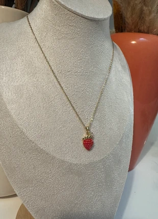 Collier fraises, marque: NyraBijouxx, état: Neuf avec étiquette, 7,00 €, 8,05 € Protection acheteurs incluse
