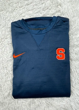 Sweat Nike marine brodé | Taille : L, marke: Nike, zustand: Sehr gut, größe: L, 16,90 €, 18,45 € inklusive Vinted-Käuferschutz