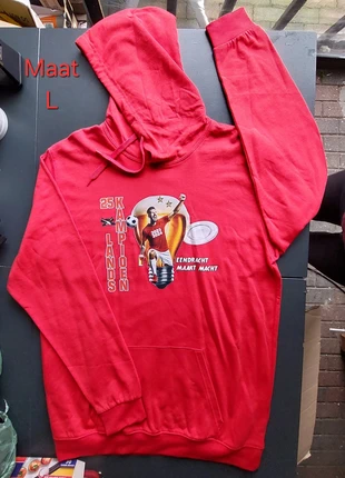 Hoodie L rood 25x landskampioen eredivisie 2024, merk: Kariban, staat: Nieuw met prijskaartje, maat: L, € 25,00, € 26,95 inclusief Kopersbescherming