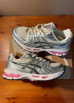 Asics Gel Kayano 14 Rose Taille 38, brand: Asics, condizioni: Nuovo con cartellino, taglia: 38, €99.00, €104.65 include la Protezione acquisti