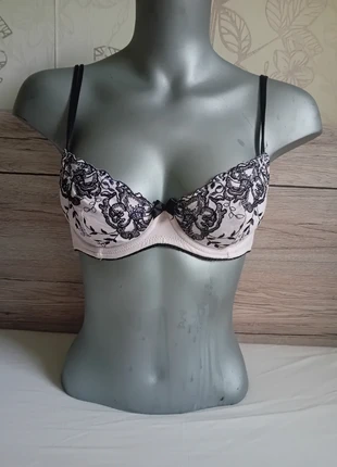 Soutien-gorge rose en dentelle noire et noeud papillon coquette, marque: Cotton deluxe, état: Très bon état, taille: 75B, 3,50 €, 4,38 € Protection acheteurs incluse