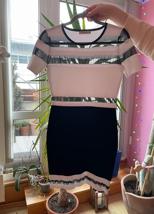 GUESS Kleid neu ohne Etikett, marke: GUESS, zustand: Neu, größe: M / 38 / 10, 24,00 €, 25,90 € inklusive Vinted-Käuferschutz