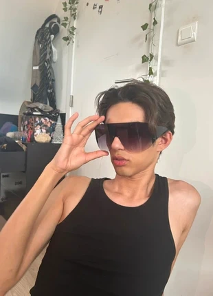 Oversized Diva Futuristic Cyberpunk Shades, merk: Trend, staat: Goed, € 13,50, € 14,88 inclusief Kopersbescherming