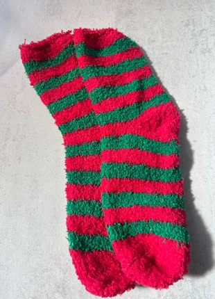 Chaussettes rayées rouges et vertes de Noël, staat: Heel goed, maat: Universeel, € 2,00, € 2,80 inclusief Kopersbescherming