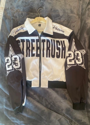 Chaqueta Pavtros blanca y negro cropped / y2k (talla M), marque: PAVTROS, état: Neuf sans étiquette, taille: M, 15,00 €, 16,45 € Protection acheteurs incluse