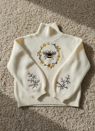 Pull crème brodé abeille et fleurs 🐝🌼, merk: Chérie Cloud, staat: Heel goed, maat: S / 36 / 8, € 49,99, € 53,19 inclusief Kopersbescherming