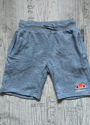 Short ellesse gris en très bon état taille 12-13 ans, marque: Ellesse, état: Très bon état, taille: 13 ans / 158 cm, 4,00 €, 4,90 € Protection acheteurs incluse