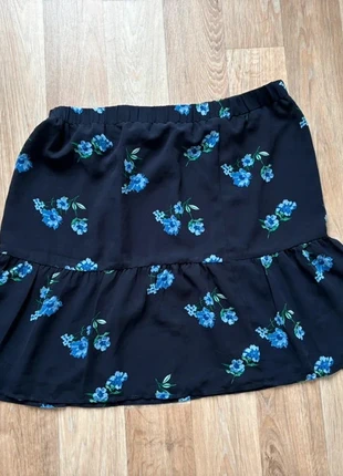 Jupe fleurie – T42/44 🌸, marque: Kiabi, état: Très bon état, taille: XL / 42 / 14, 6,00 €, 7,00 € Protection acheteurs incluse