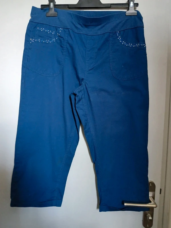 Pantacourt taille 42, 97% coton