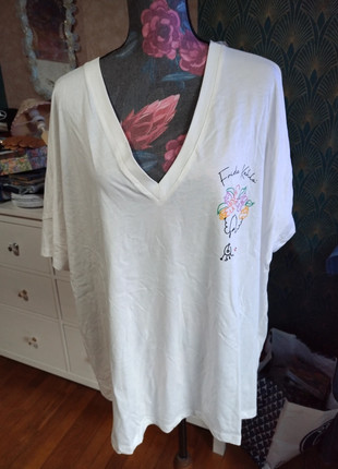 Tee-shirt Frida Kahlo/Femmes/XXXL, marque: Kiabi, état: Neuf avec étiquette, taille: XXXL / 46 / 18, 8,00 €, 9,10 € Protection acheteurs incluse