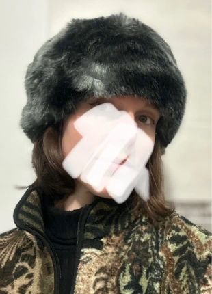 Toque fausse fourrure grise, marque: Petit Créateur, état: Neuf sans étiquette, taille: Taille unique, 35,00 €, 37,45 € Protection acheteurs incluse