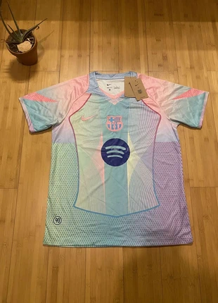 Maillot FC Barcelone M rose et bleu neuf avec étiquette, brand: Nike, condition: New with tags, size: M, €16.50, €18.03 includes Buyer Protection