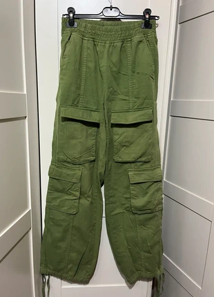 Jeans Cargo Bershka, marque: Bershka, état: Très bon état, taille: S / 36 / 8, 5,00 €, 5,95 € Protection acheteurs incluse