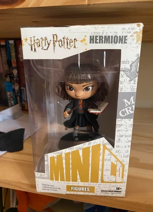 Figurine Hermione Granger, merk: Iron Studios, staat: Goed, maat: Prematuur, tot 44 cm, € 7,00, € 8,05 inclusief Kopersbescherming