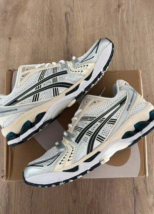 Asics Gel-Kayano 14, marque: Asics, état: Neuf sans étiquette, taille: 42, 60,00 €, 63,70 € Protection acheteurs incluse