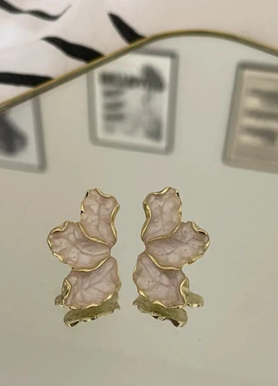 Boucles d’oreille feuille doré nacré acier inoxydable, merk: Boutique Parisienne, staat: Nieuw zonder prijskaartje, € 4,00, € 4,90 inclusief Kopersbescherming Pro