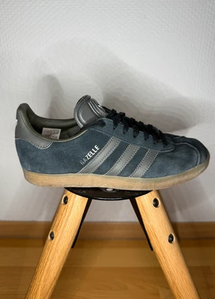 Adidas Gazelle noire très bon état / Taille 38 2/3, marque: adidas, état: Très bon état, taille: 39, 42,00 €, 44,80 € Protection acheteurs incluse