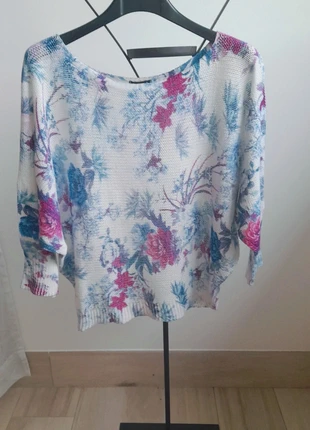 Maglia leggera a fantasia floreale, perfetta per la primavera, brand: Me & Me, condizioni: Ottime, taglia: Taglia unica, €8.00, €9.10 include la Protezione acquisti