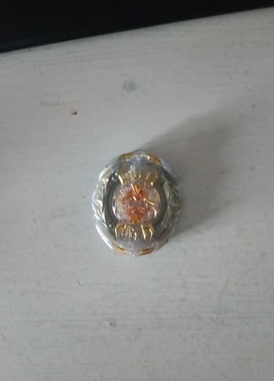 Regalia Genesis, marke: Beyblade, zustand: Sehr gut, größe: Einheitsgröße, 5,00 €, 5,95 € inklusive Vinted-Käuferschutz