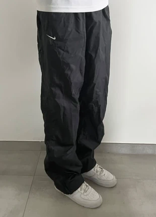 Nike trackpant vintage baggy parachute solo swoosh noir S, marke: Nike, zustand: Sehr gut, größe: S, 44,90 €, 47,85 € inklusive Vinted-Käuferschutz