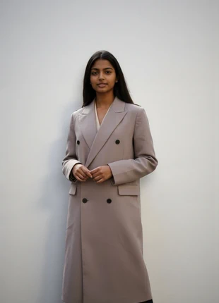 Weekday – Contemporary & Chic Purple-Gray Button-Front Coat with V-Neck Collar – M 🌟🌟, merk: Weekday, staat: Heel goed, maat: M / 38 / 10, € 39,99, € 42,69 inclusief Kopersbescherming Pro