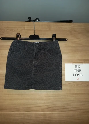 New Charles Vögele panter jeans rok 110
Slechts 1x gedragen, marque: Charles Vögele, état: Neuf sans étiquette, taille: 5 ans / 110 cm, 8,00 €, 9,10 € Protection acheteurs incluse